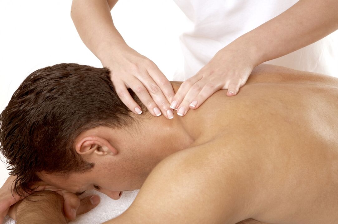 Massage du cou pour l'ostéochondrose