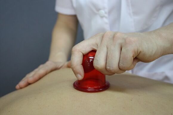 Massage par ventouses pour l'ostéochondrose de la colonne vertébrale